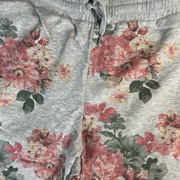 Maurices Plus Size Gray Floral Jogger Sweatpants 2X - Picture 5 of 7